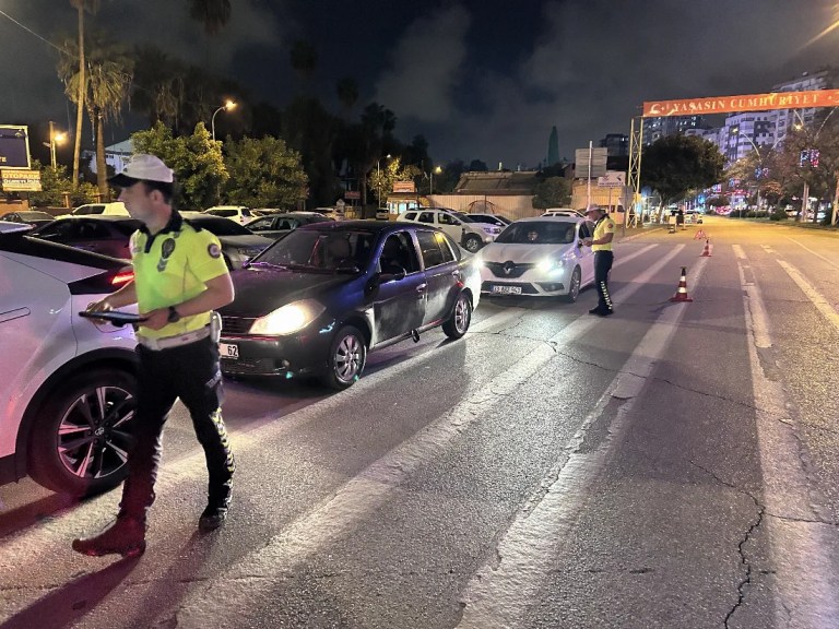 Adana'da Trafik Denetiminde 126 Sürücüye Ceza!