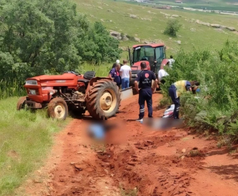 Dinar'da Traktör Kazası: Baba ve Oğul Hayatını Kaybetti