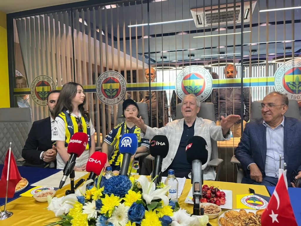 Aziz Yıldırım Sakarya'da Taraftarlarla Buluştu