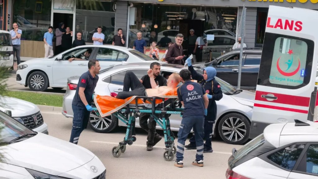 Bursa'da Yol Verme Kavgası Kanlı Bitti!
