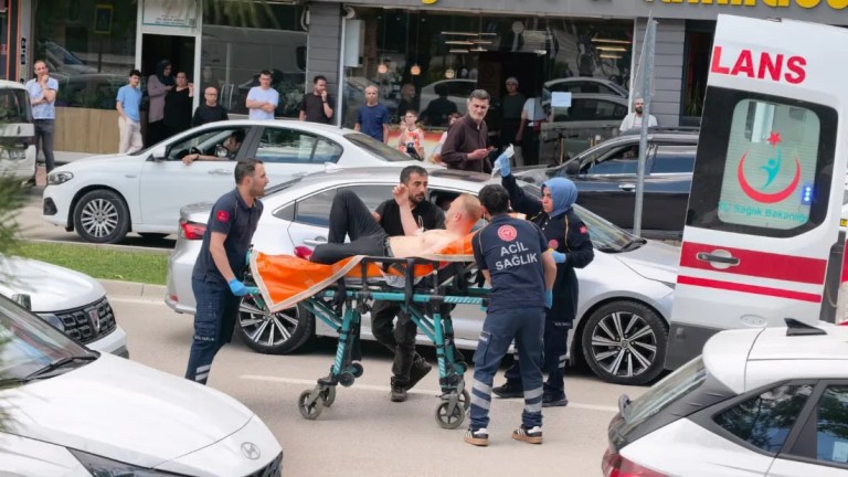 Bursa'da Yol Verme Kavgası Kanlı Bitti!
