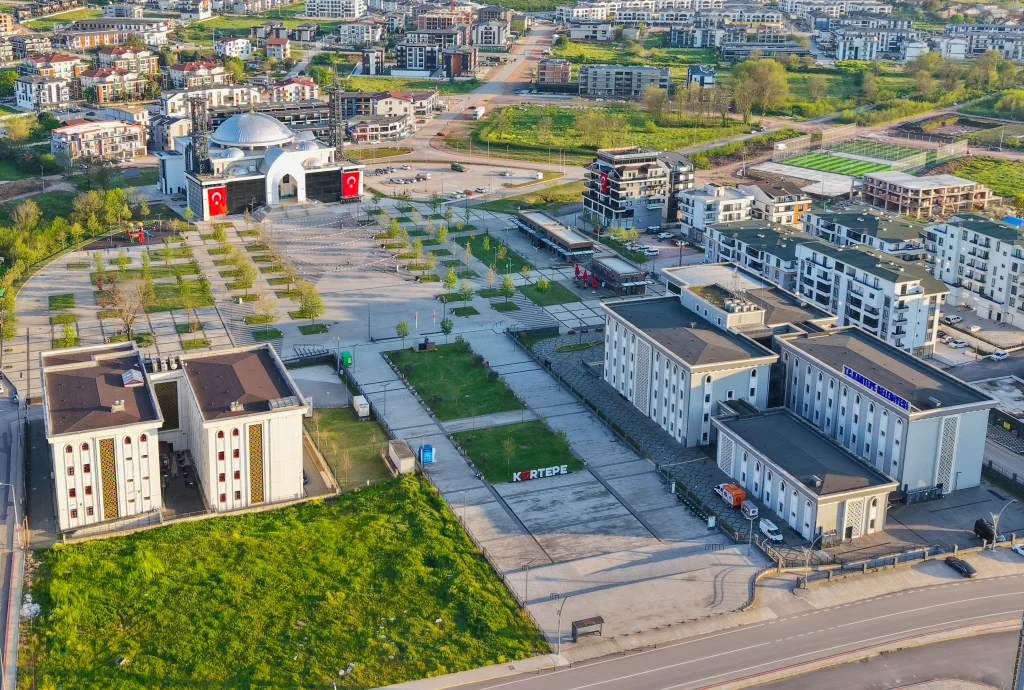 Kartepe’de bayramlaşma coşkusu Kent Meydanı’nda