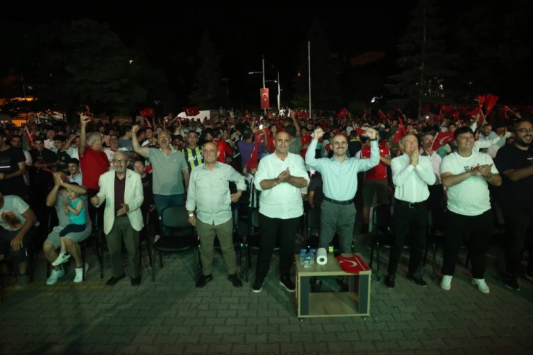 Çayırova’da milli maç heyecanı!