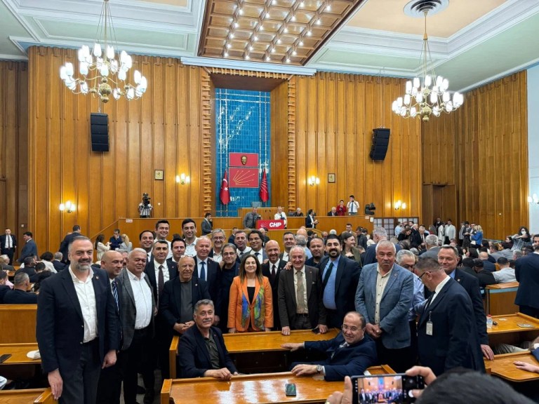 Kocaeli örgütü Özgür Özel’e tam destek verdi