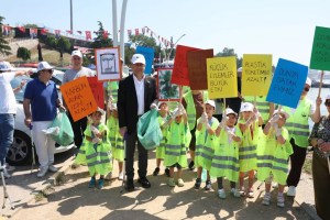 Derince’de denizden kıyıya temizlik rüzgarı