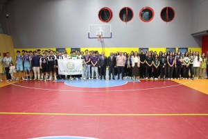 Körfez’de liseliler kupalarına kavuştu