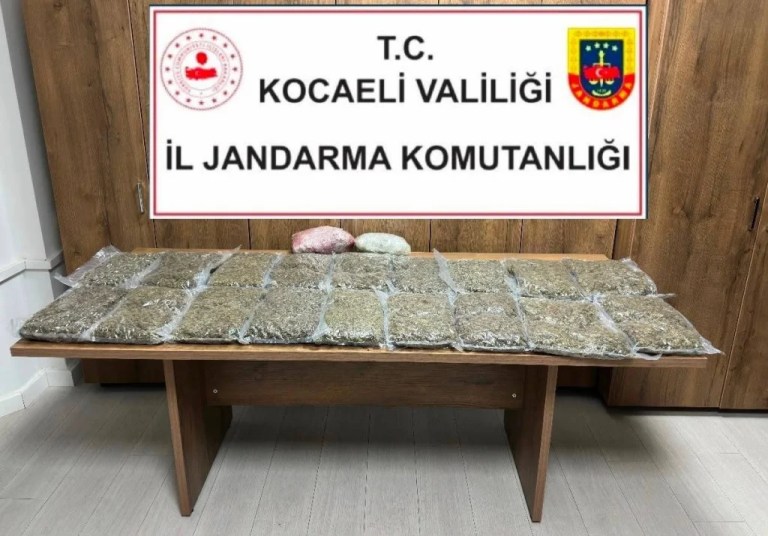 Dilovası gişelerinde 10 kilo skunk yakalandı!
