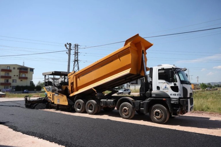 Kartepe’de asfalt çalışmaları hızlandı