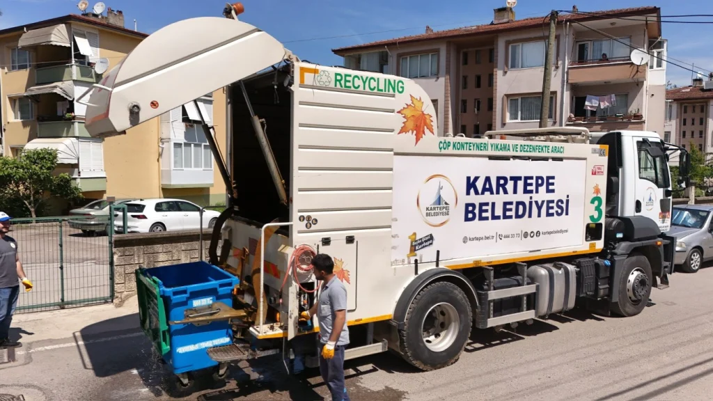 Kartepe’de bayram sonrası temizlik hızlandı