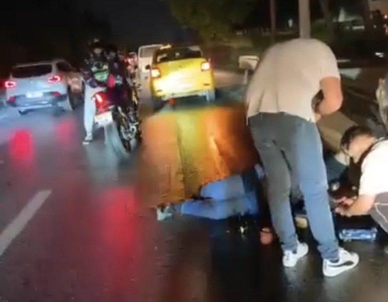 Derince’de yola dökülen yağ zincirleme kazaya yol açtı!
