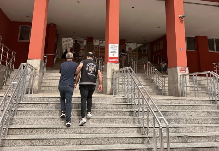 Fuhuş hükümlüsü Kocaeli’de kıskıvrak yakalandı!