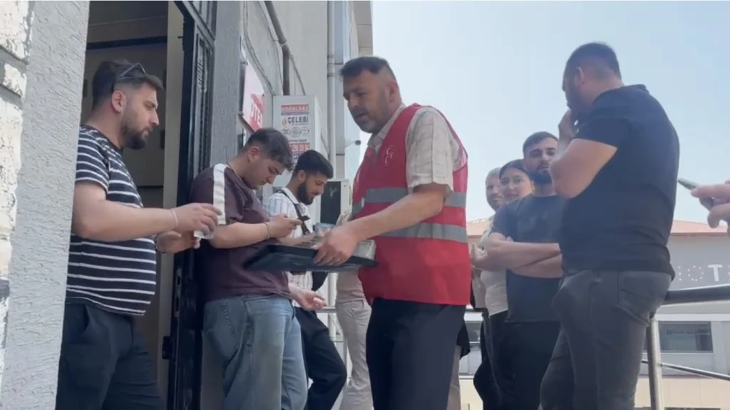 MHP Dilovası’ndan vatandaşlara ikram