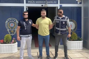 Uyuşturucu hükümlüsü Kartepe’de yakalandı!