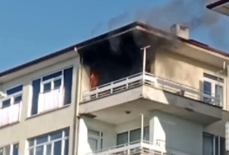 Karamürsel’de çatı yangını korkuttu!