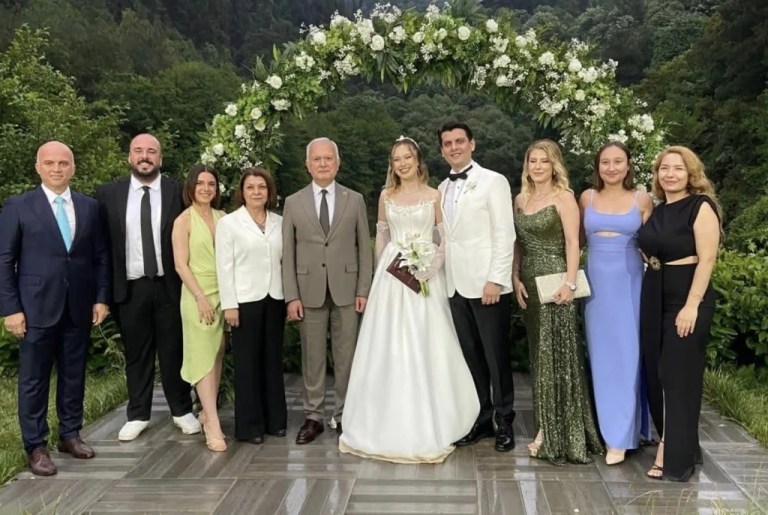 Karamürsel’de Ömer ve Simay’ın mutlu günü