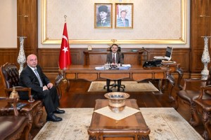 Mesut Önem yeni görevine başladı