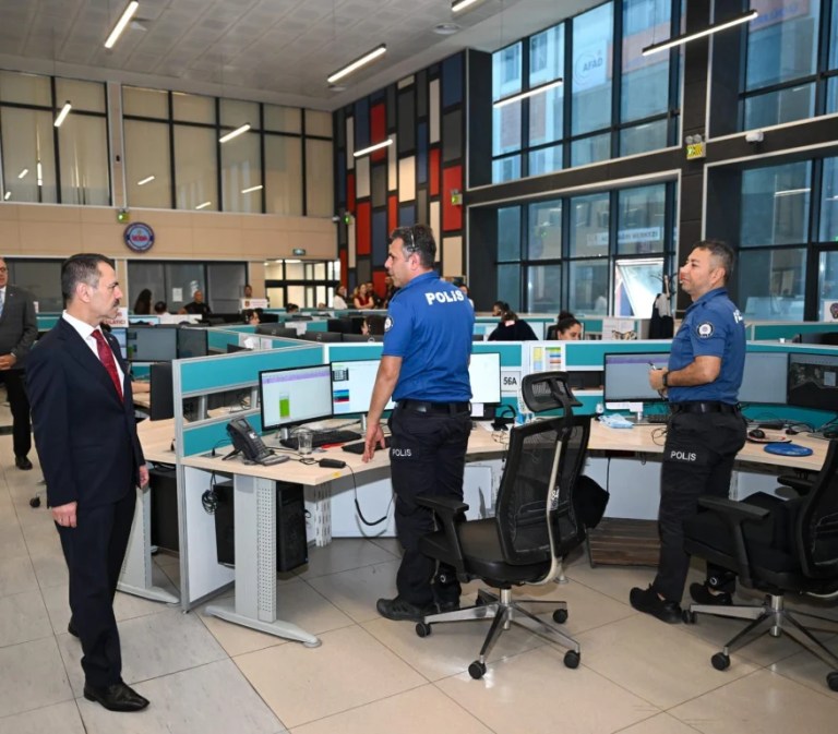 Vali Aktaş 112 Çağrı Merkezi’nde