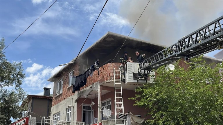 Darıca'da boş binada yangın paniği!