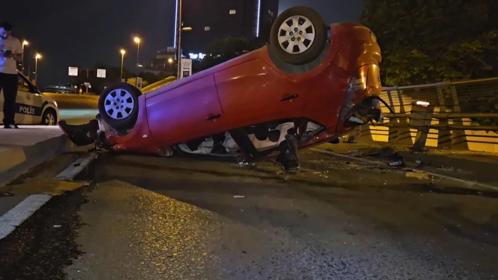 Şişli'de Köpeğe Çarpmamak İçin Kaza Yapan Sürücü Hafif Yaralandı!
