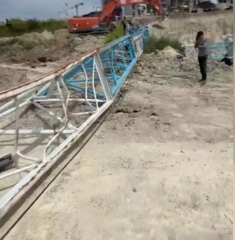 Arnavutköy'de kule vinç kazası!