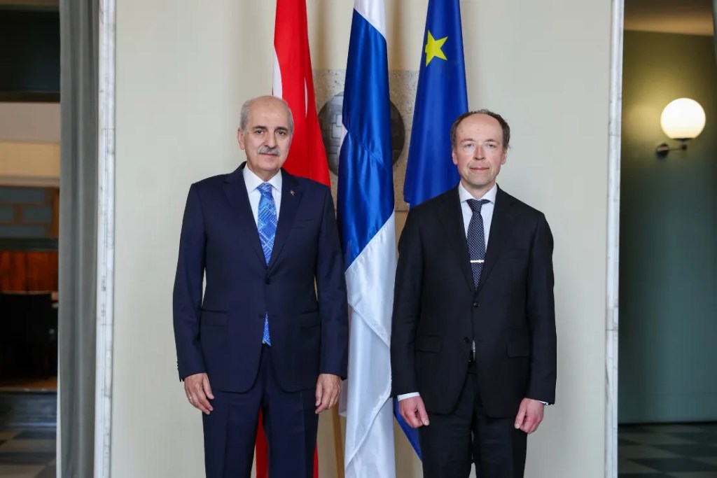 Kurtulmuş, Finlandiya'da Halla-Aho ile Görüştü