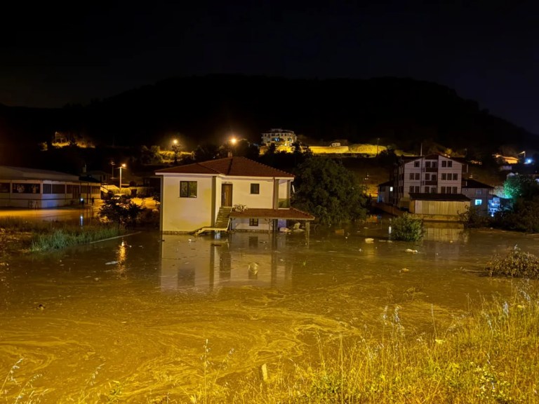 Sakarya'da sağanak yağış etkili oldu!