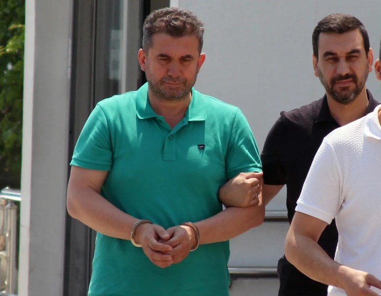 Adana'da Emekli Polis Oğlunu Vurdu!