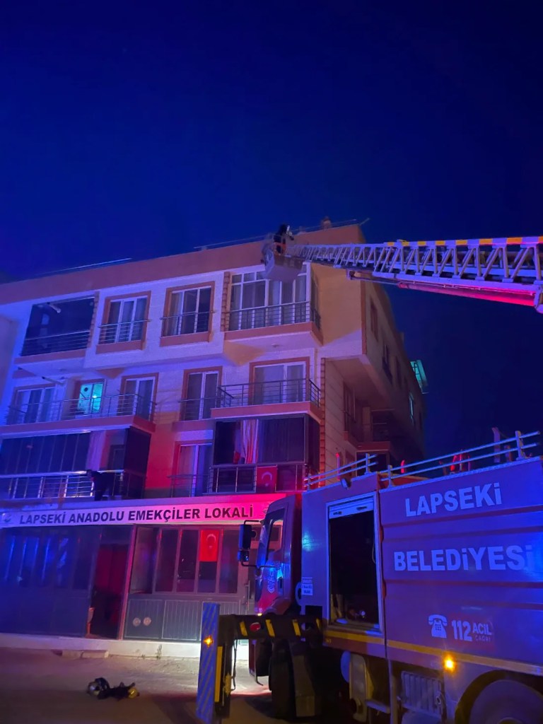 Lapseki'de bodrum katında yangın paniği!