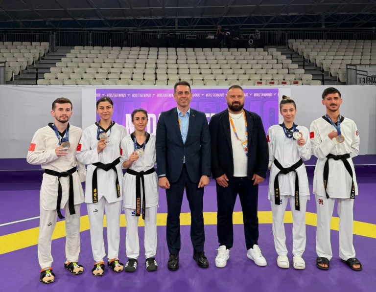 Milli Taekwondocular Madalyaları Topladı