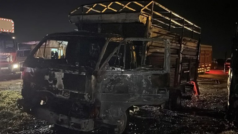 Kayseri'de İki Kamyon Kundaklandı!