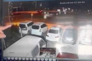 İslahiye’de TIR devrildi, arpa yola saçıldı!