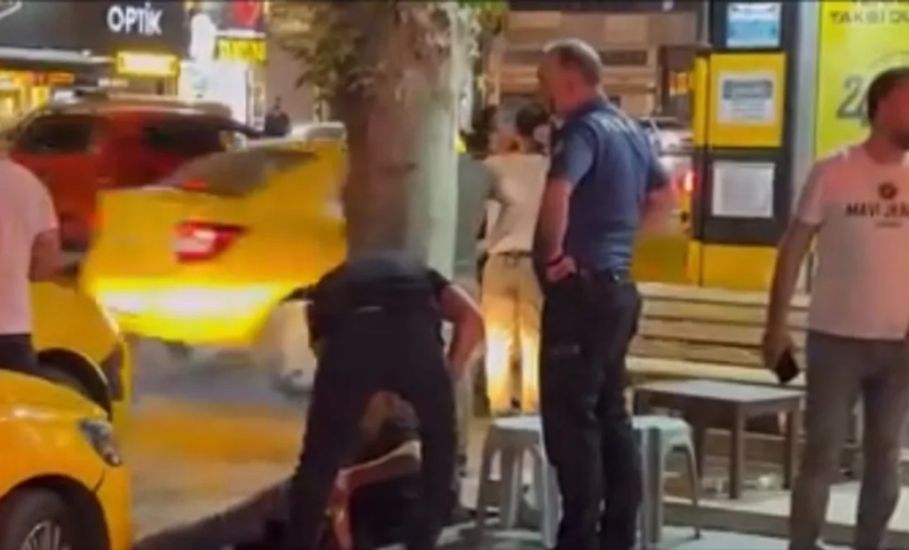 Adapazarı'nda taksi durağında silahlı kavga!
