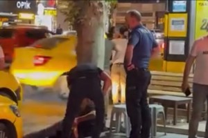 Adapazarı’nda taksi durağında silahlı kavga!