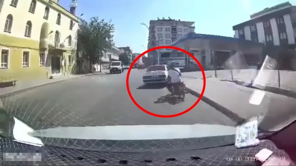 Batman'da Motosiklet Kazası Kamerada!
