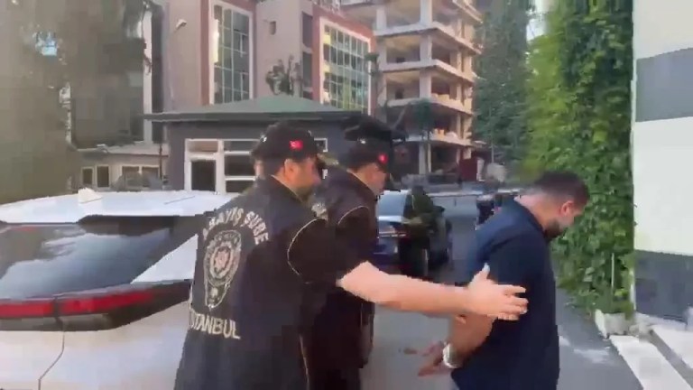 Sultangazi'de Trafik Kazası Sonrası Kavga: 8 Gözaltı!