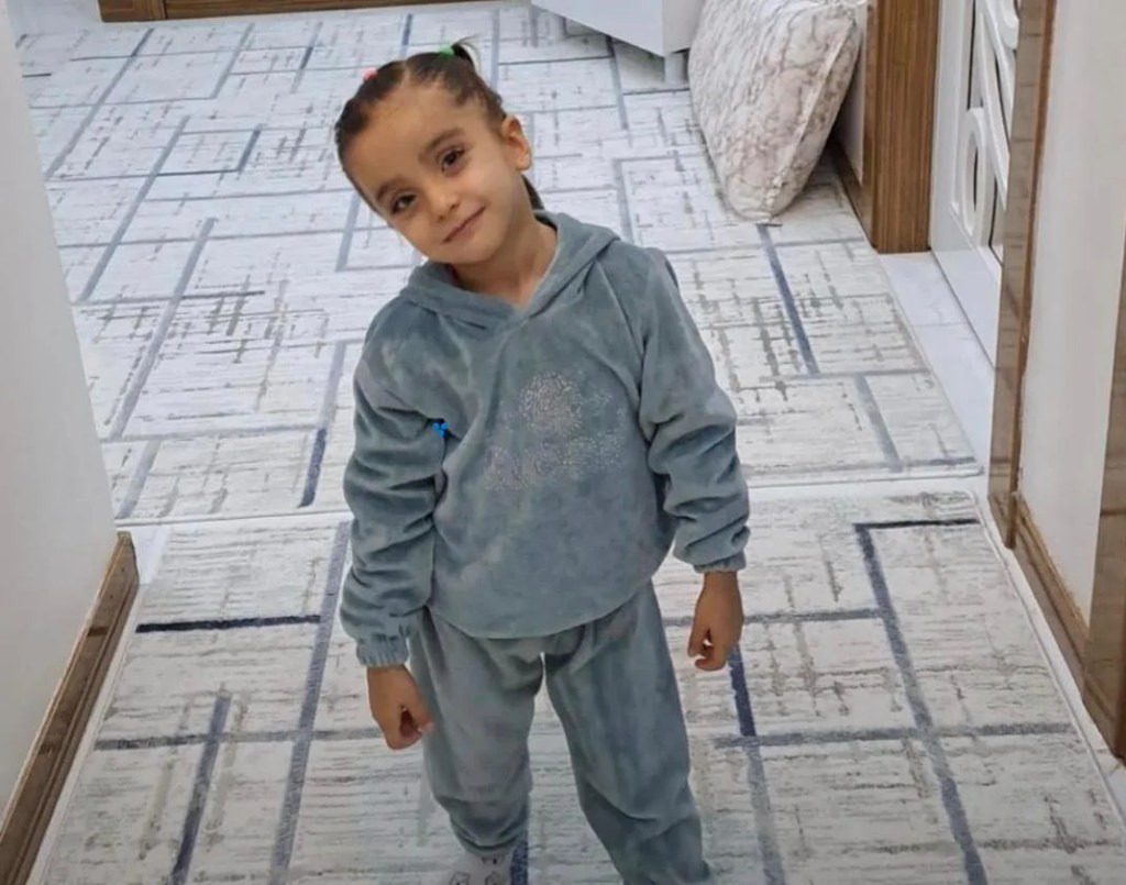 Kayıp Menesa evlerinin havuzunda bulundu!