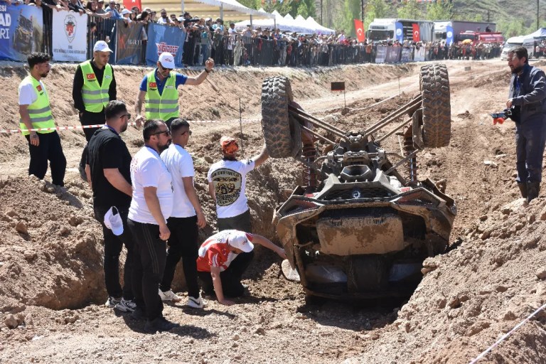 Sivas'ta Off-Road Yarışında Heyecan Doruktaydı!