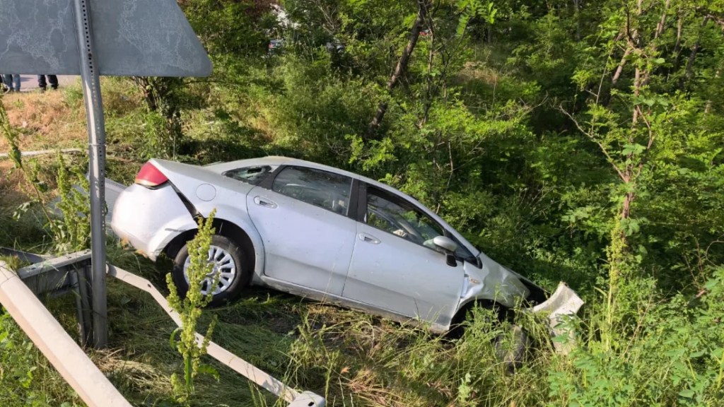 Bursa'da otomobiller çarpıştı, 6 kişi yaralandı!