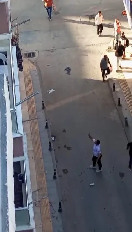 Yalova'da bıçaklı kavga anbean kaydedildi!