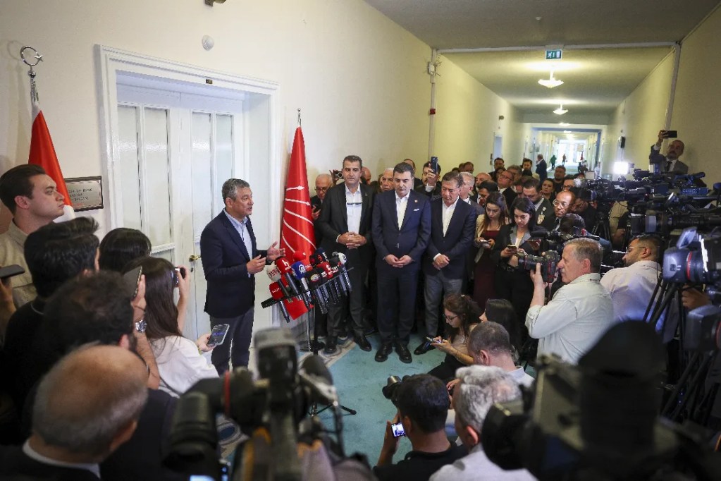 Özgür Özel'den CHP'de Gerilim Dolu Açıklamalar