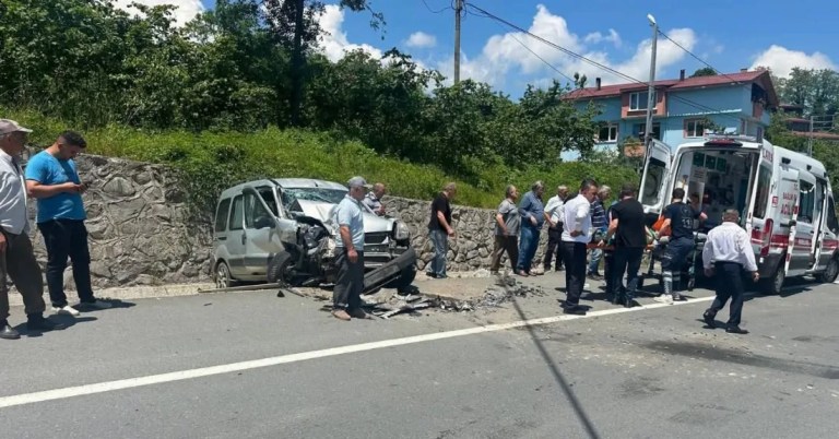 Ordu'da otomobil karşı şeride geçti!