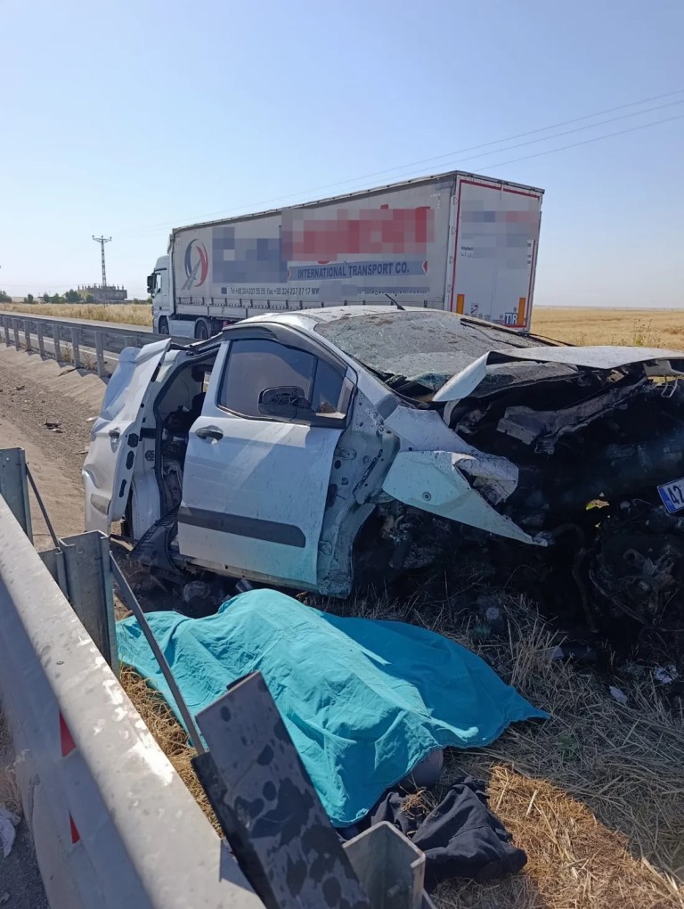 Nusaybin'de araç bariyere çarptı!