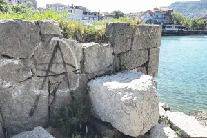 Amasra’da Tarihi Kaya Tahrip Edildi!