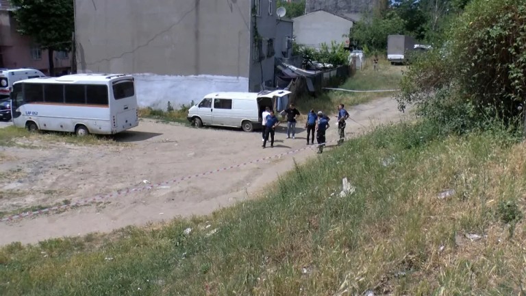 Bağcılar'da araçta ceset bulundu!