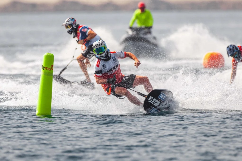Çeşme'de Motosurf Heyecanı Başlıyor