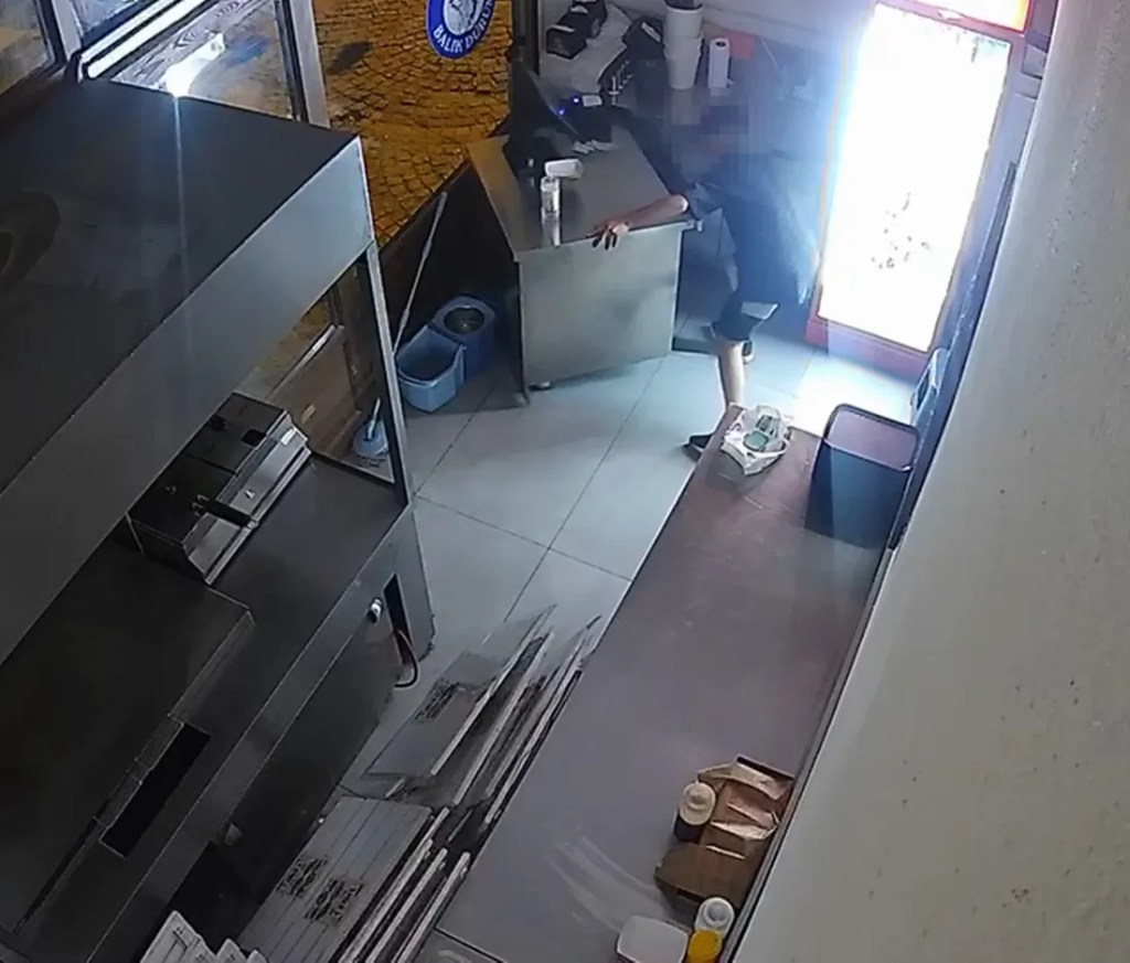 Edirne'de iş yerinden hırsızlık anı kamerada!
