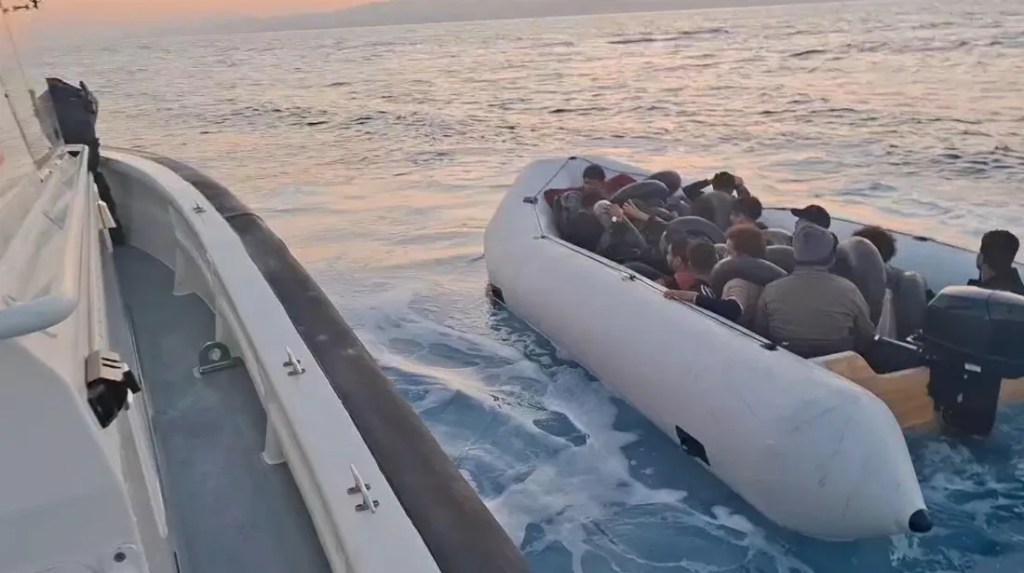 Kuşadası'nda 18 Kaçak Göçmen Yakalandı!