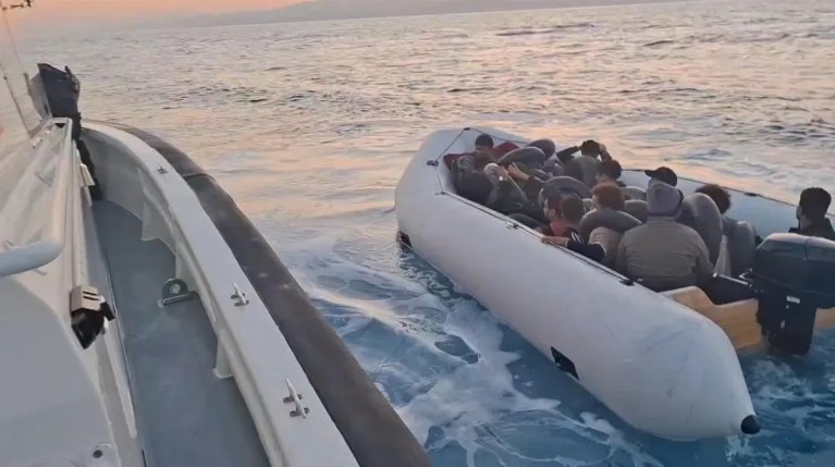 Kuşadası'nda 18 Kaçak Göçmen Yakalandı!