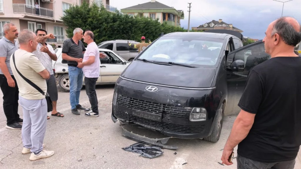 Bursa'da minibüs kazası: 9 yaralı!