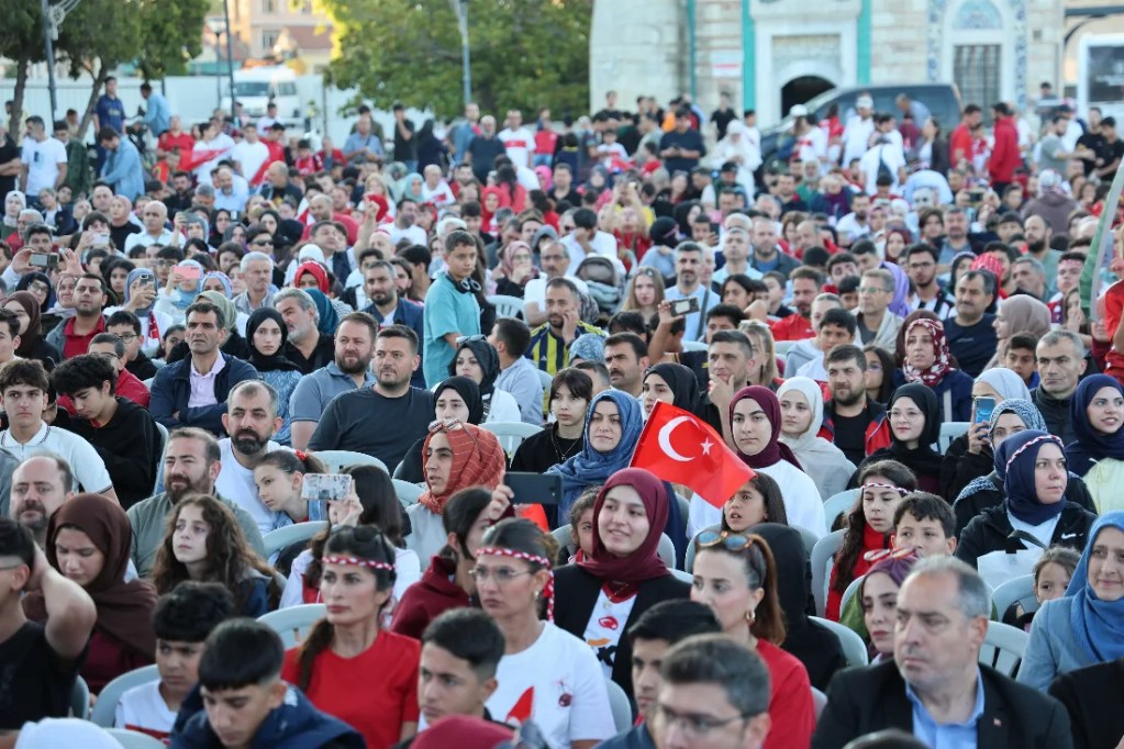 İzmir'de Milli Maç Coşkusu!